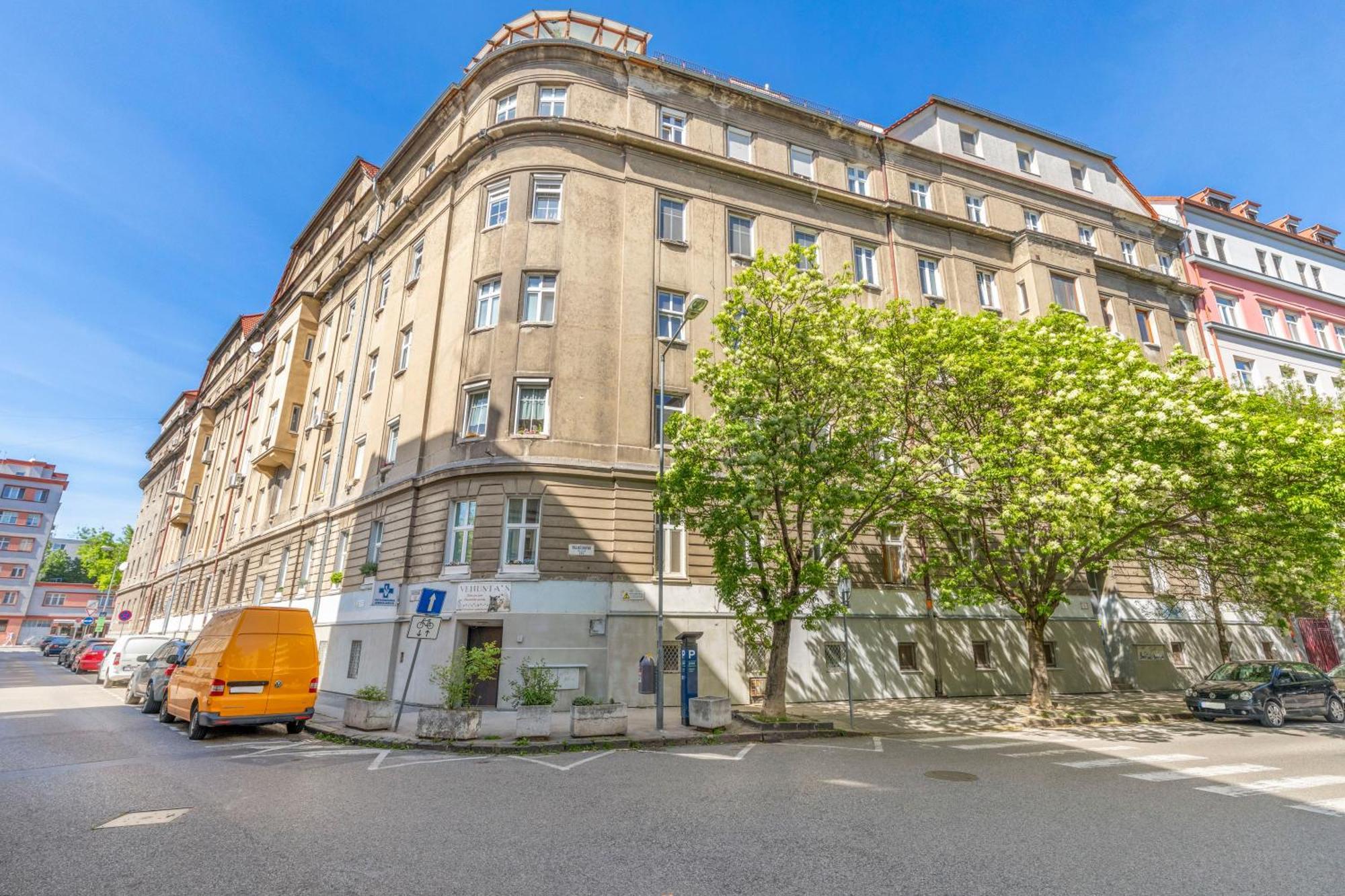 Lam Mockingbird - Terrace - Ac Apartment Bratislava Luaran gambar